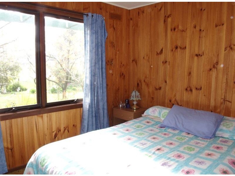 Everton Upper VIC 3678