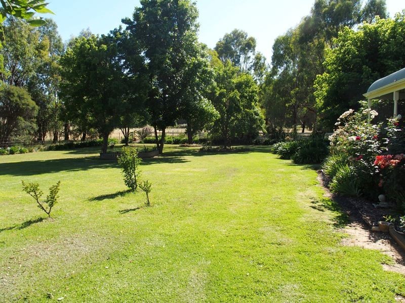 32 Talgai Drive, Waldara VIC 3678