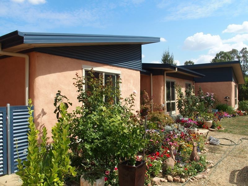 17 Macartney Street, Oxley VIC 3678