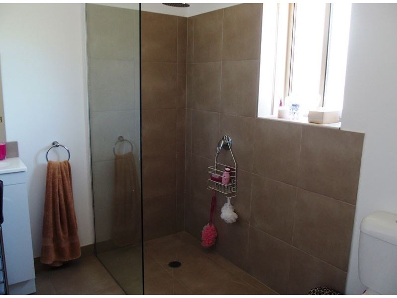 17 Macartney Street, Oxley VIC 3678