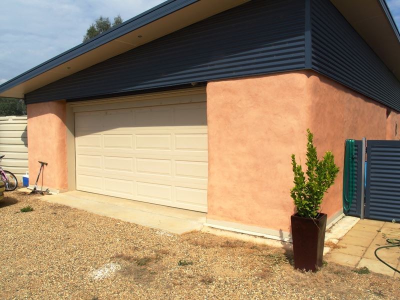 17 Macartney Street, Oxley VIC 3678