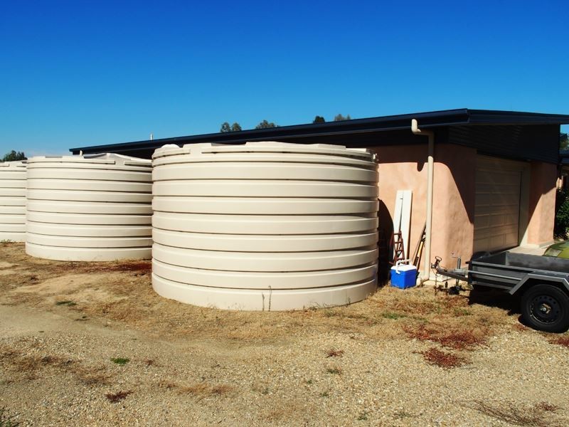 17 Macartney Street, Oxley VIC 3678