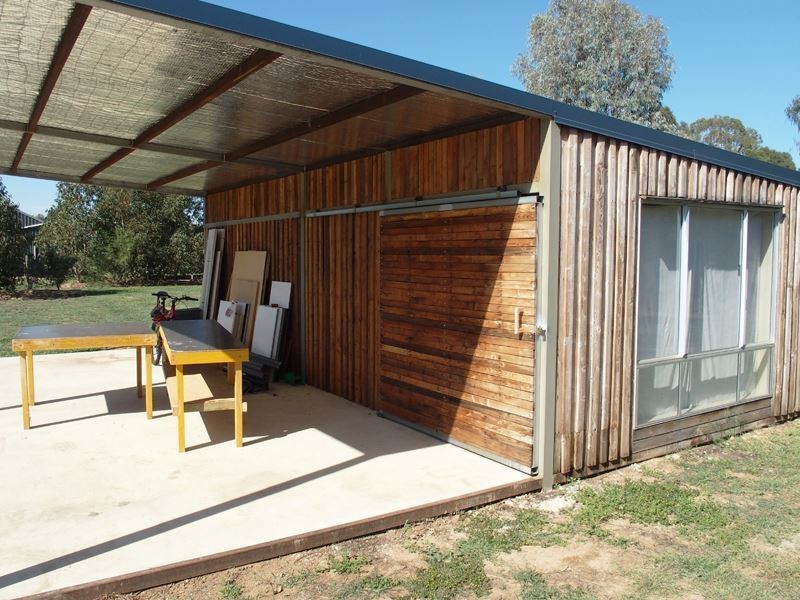 17 Macartney Street, Oxley VIC 3678