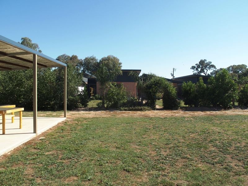 17 Macartney Street, Oxley VIC 3678