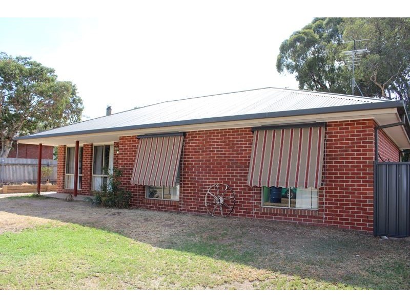 32 Beaconsfield Parade, Glenrowan VIC 3675