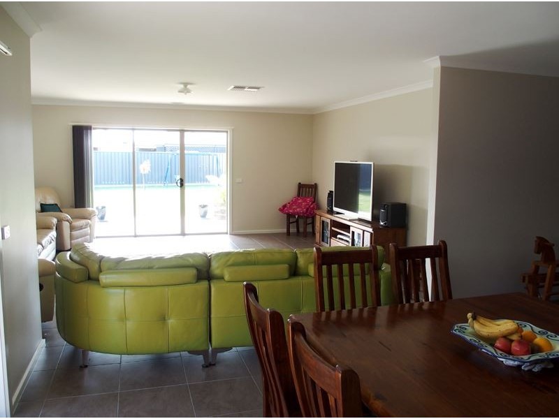 3 Maple Circuit, Wangaratta VIC 3677