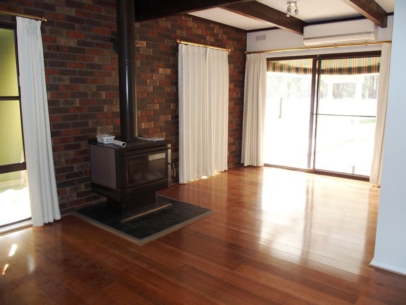 9 Oxley-Greta West Road, Oxley VIC 3678