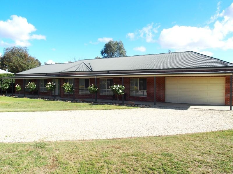 53 Ely Street, Oxley VIC 3678