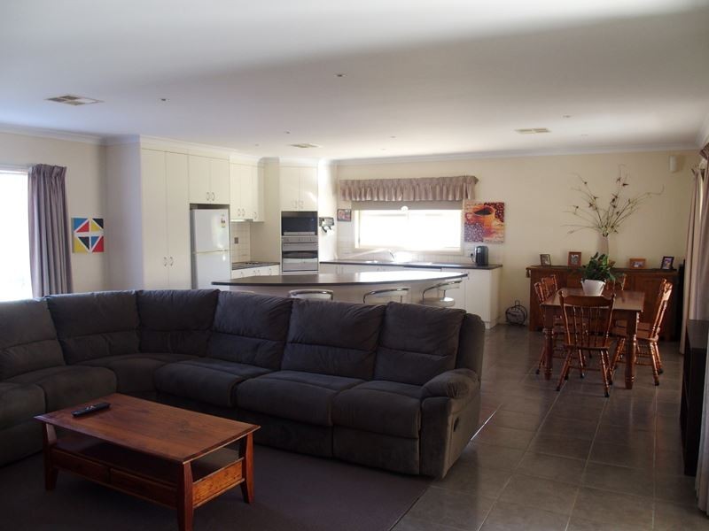 53 Ely Street, Oxley VIC 3678