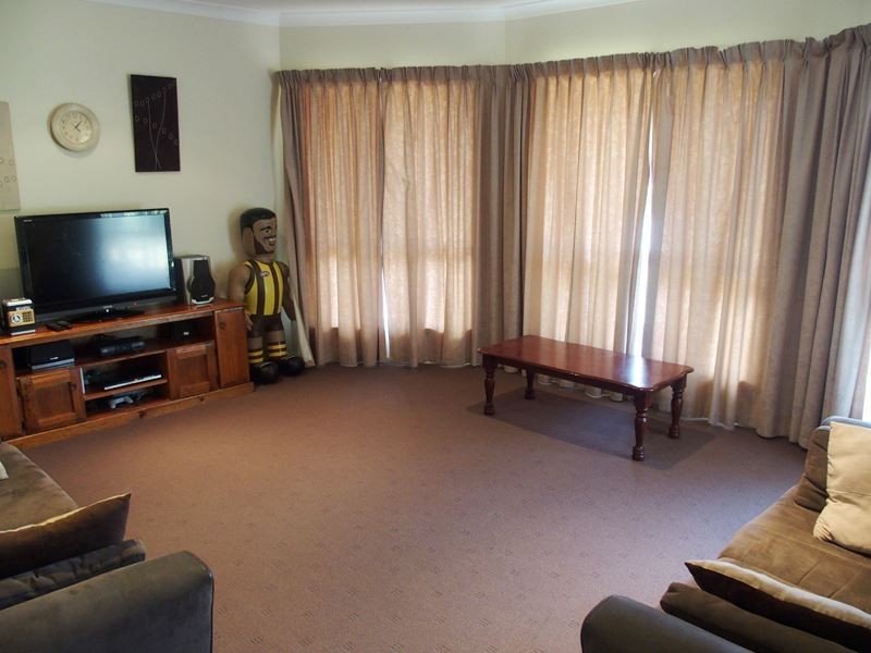 53 Ely Street, Oxley VIC 3678