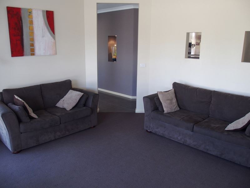 53 Ely Street, Oxley VIC 3678