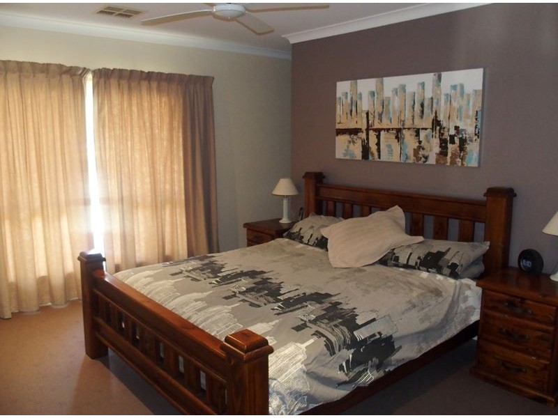 53 Ely Street, Oxley VIC 3678