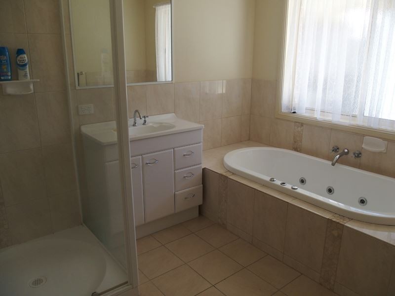 53 Ely Street, Oxley VIC 3678