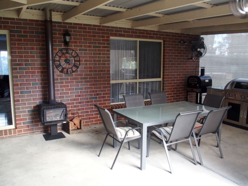 53 Ely Street, Oxley VIC 3678