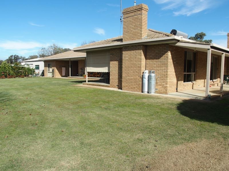 696 Wangaratta-Yarrawonga Road, Waldara VIC 3678
