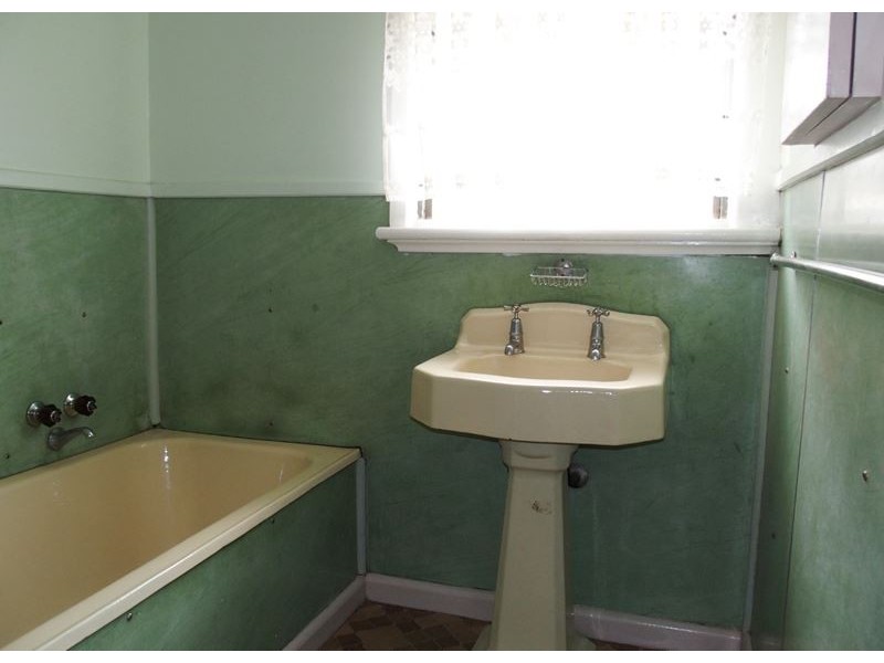 2 Irwin Avenue, Wangaratta VIC 3677