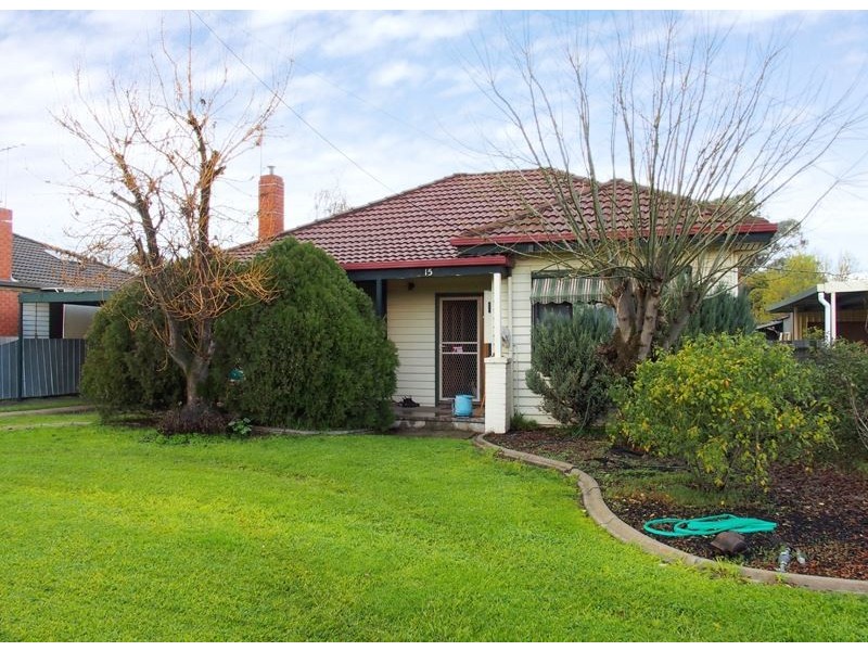 15 Hamilton Crescent, Wangaratta VIC 3677