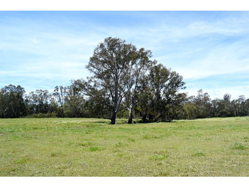 572 Oxley Meadow Creek Rd, Oxley VIC 3678