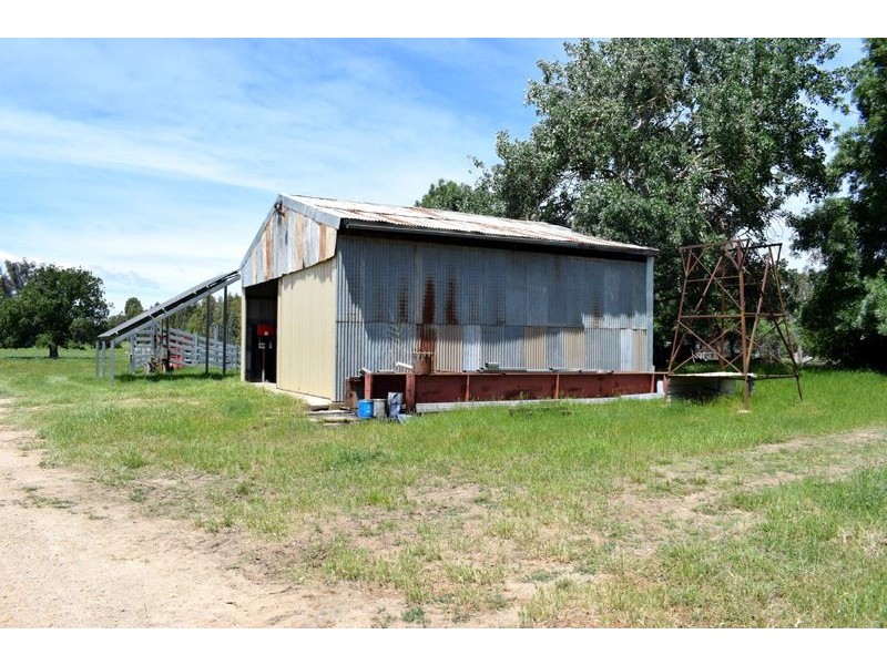 572 Oxley Meadow Creek Rd, Oxley VIC 3678