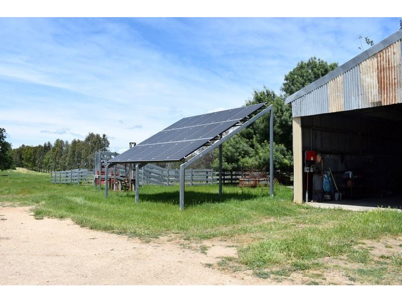 572 Oxley Meadow Creek Rd, Oxley VIC 3678