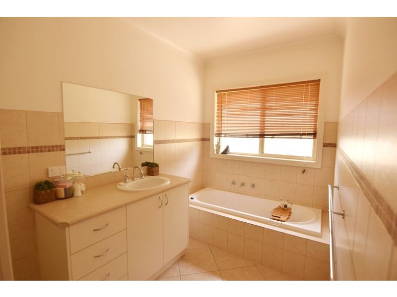 9 Trevor Drive, Wangaratta VIC 3677