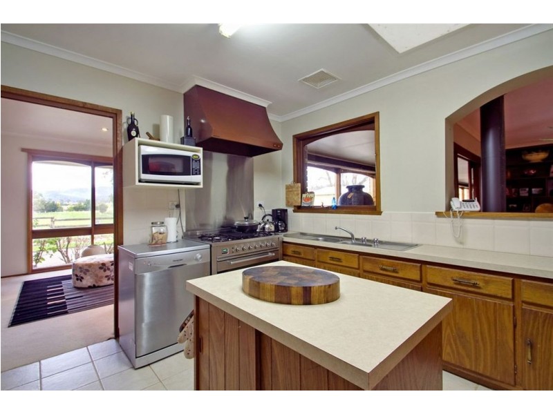 145 Williams Rd, Yinnar VIC 3869