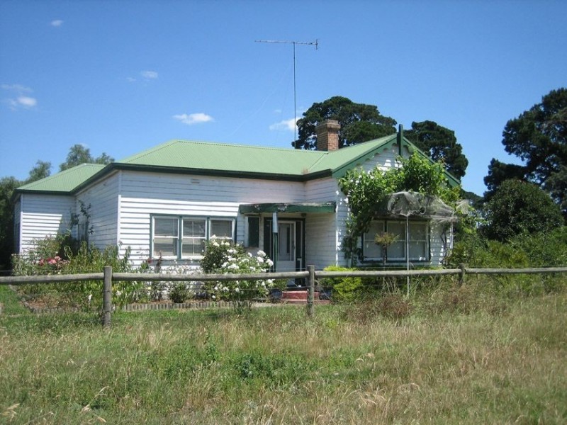 102 Bassetts Lane, Glengarry VIC 3854