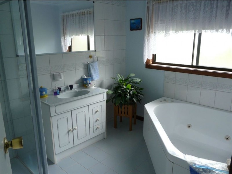 9 Llewelyn Court, Bairnsdale VIC 3875