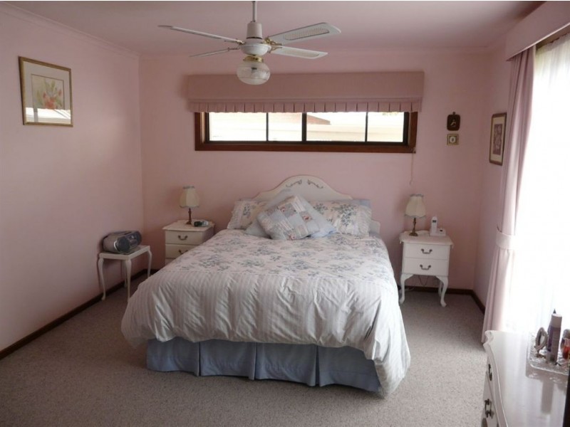 9 Llewelyn Court, Bairnsdale VIC 3875