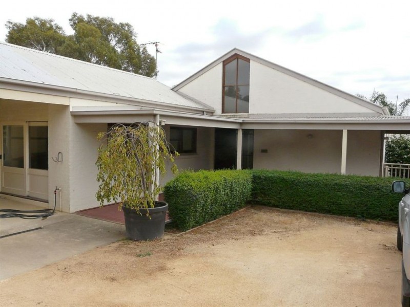 8 Riley Street, Bairnsdale VIC 3875