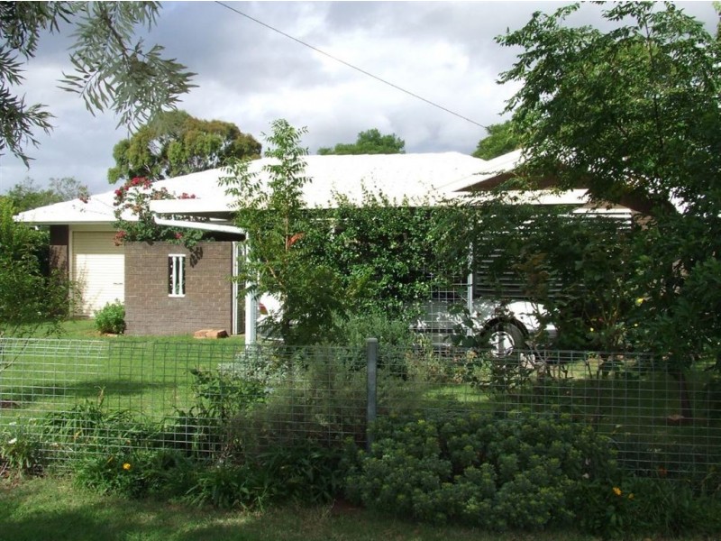 52 MURRAY STREET, Pittsworth QLD 4356