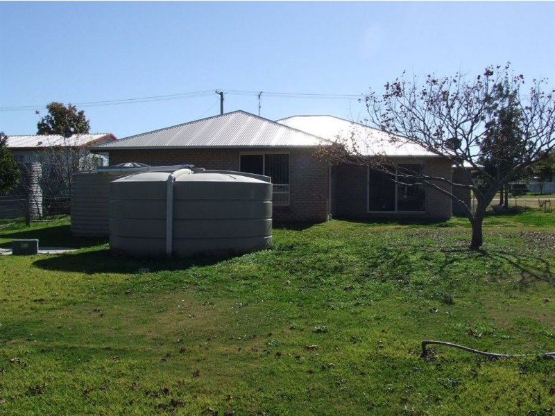 25 John Street, Southbrook QLD 4363