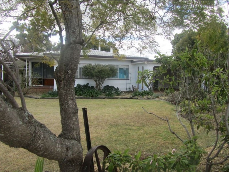 11 Cunningham St, Pittsworth QLD 4356