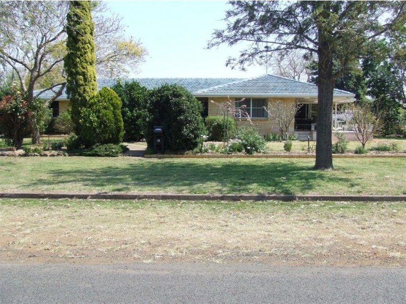 35 Briggs Street, Pittsworth QLD 4356