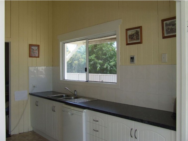 10 Edward Street, Pittsworth QLD 4356