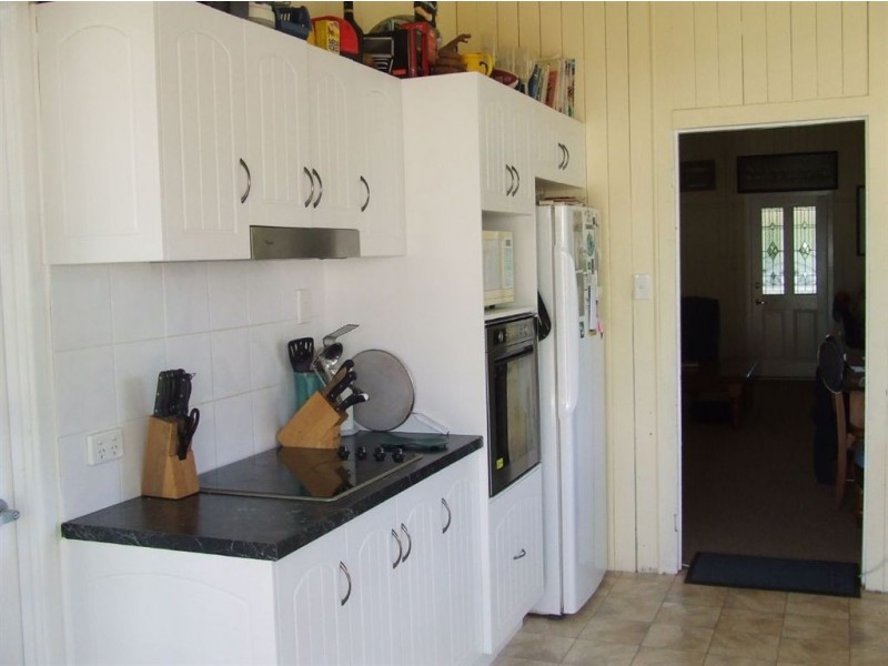 10 Edward Street, Pittsworth QLD 4356