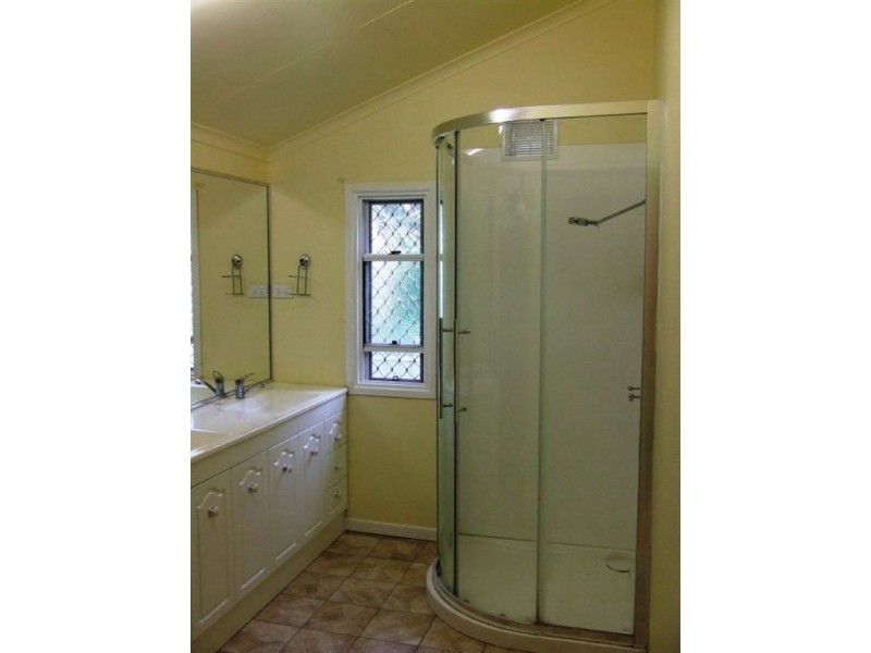 10 Edward Street, Pittsworth QLD 4356