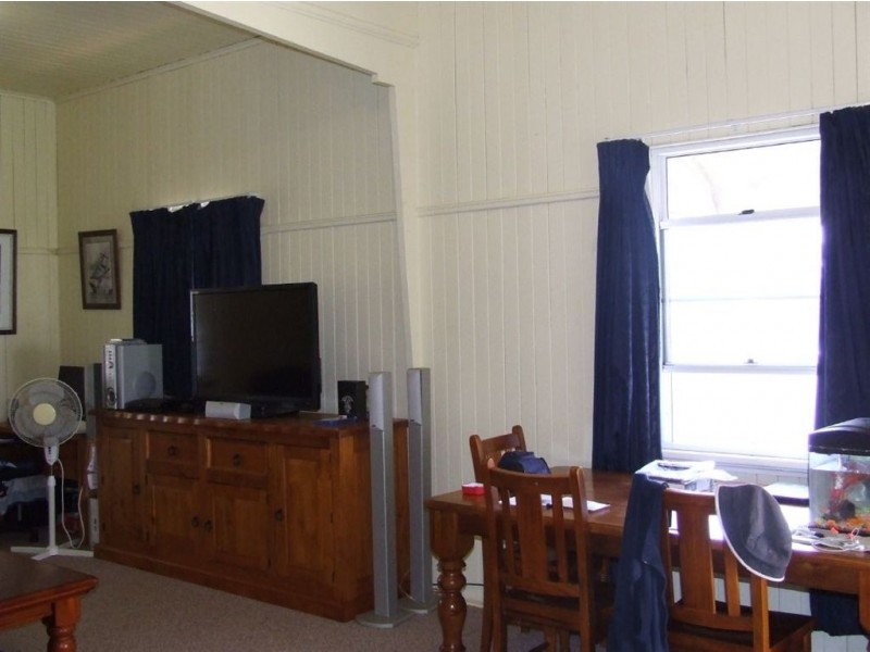 10 Edward Street, Pittsworth QLD 4356