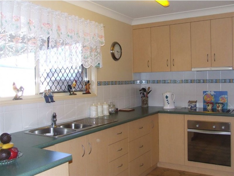 8 Sullivan Crescent, Pittsworth QLD 4356