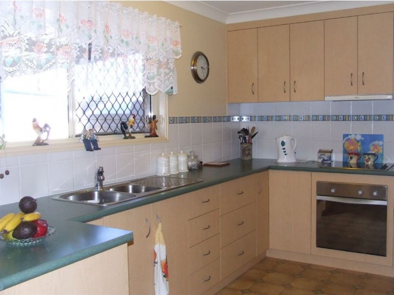 8 Sullivan Crescent, Pittsworth QLD 4356