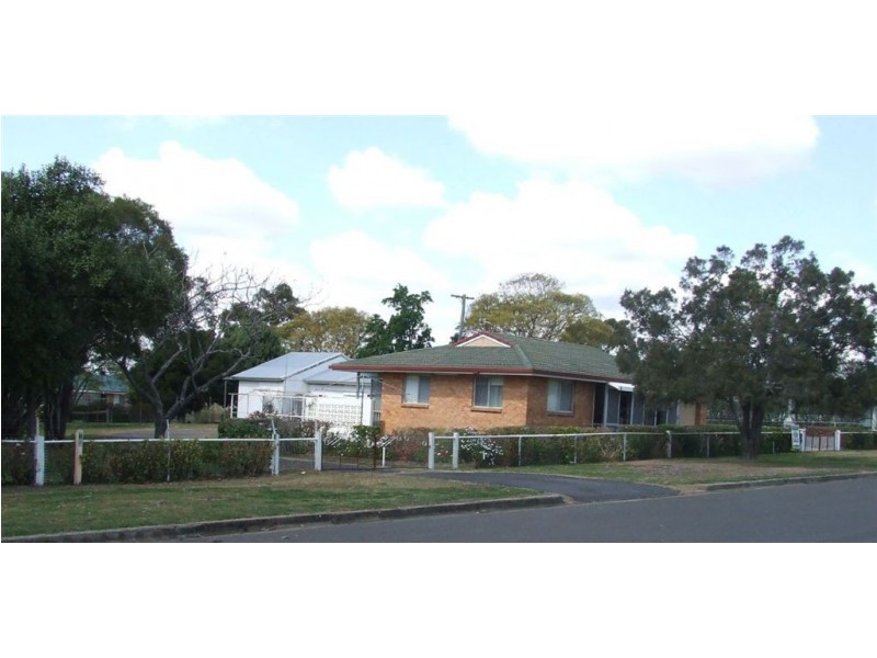 6 Steele Street, Pittsworth QLD 4356