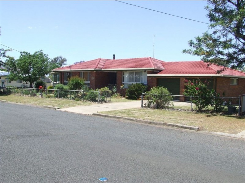 19 Hill Street, Pittsworth QLD 4356