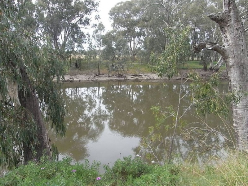 7078 GV Highway, Koonoomoo VIC 3644