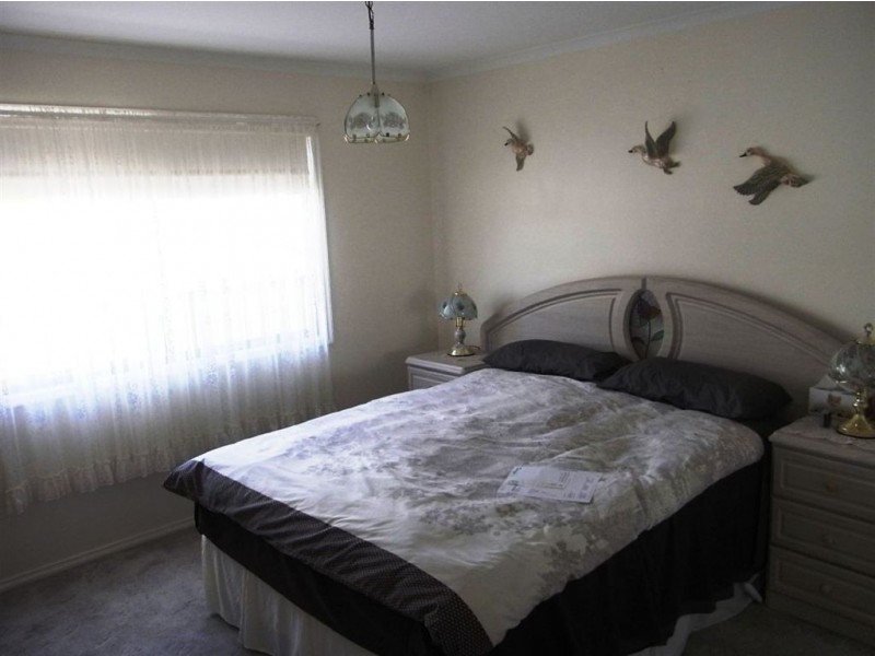 11 Gumview Court Oasis Village, Cobram VIC 3644