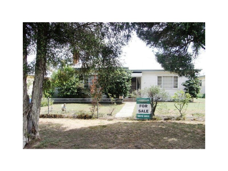 17 Lisfarron Avenue, Cobram VIC 3644