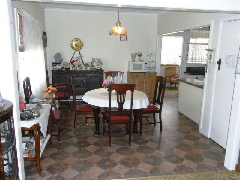 17 Lisfarron Avenue, Cobram VIC 3644