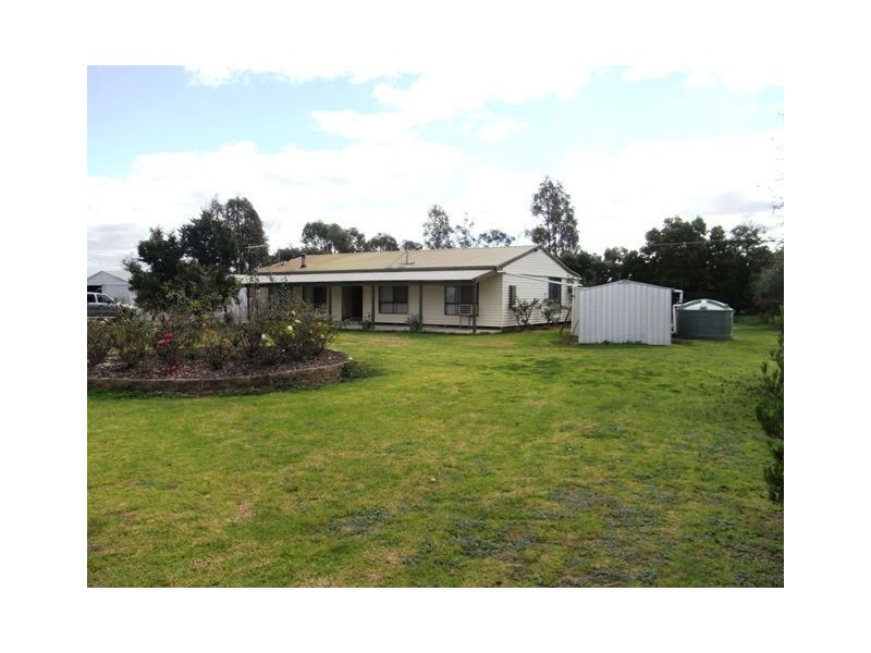 8 Ross Road, Katamatite VIC 3649
