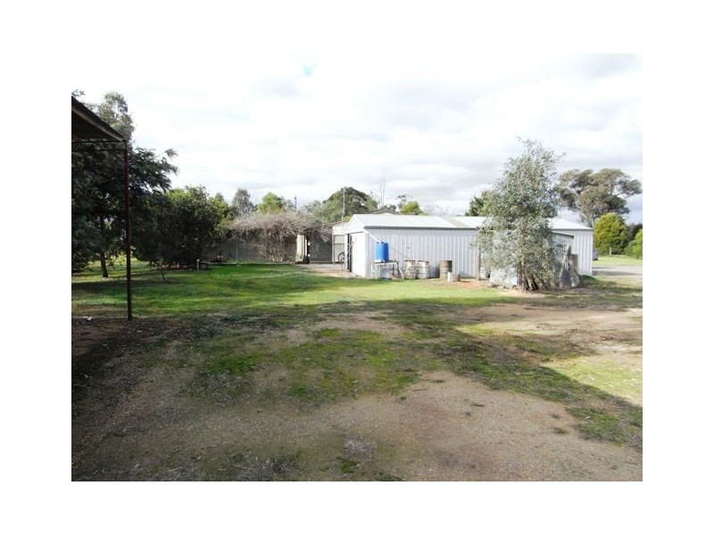 8 Ross Road, Katamatite VIC 3649