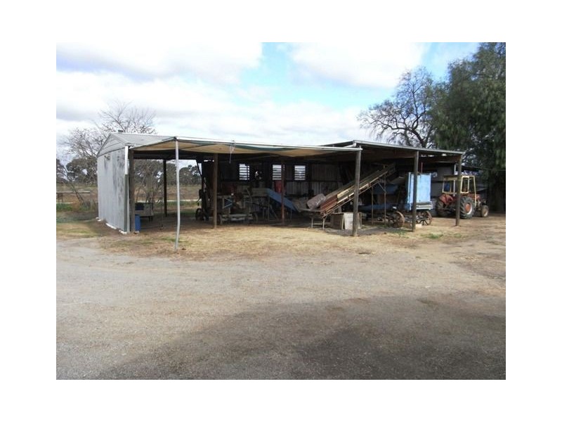 8 Ross Road, Katamatite VIC 3649