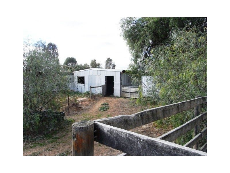 8 Ross Road, Katamatite VIC 3649